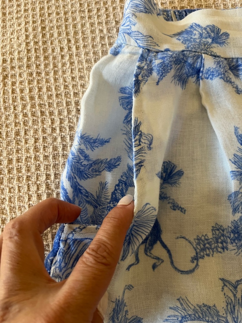Italian Linen High-Waist Shorts in Blue Toile. Elastic Waist 15” /length 16 1/2 - Picture 8 of 8
